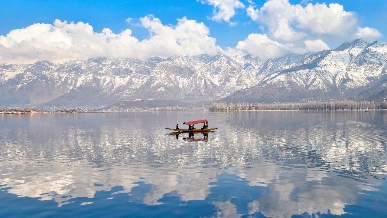 Dal Lake Houseboat Experience